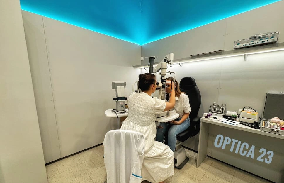 Imagine serviciu Consultații optometrice și oftalmologice